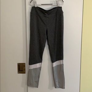 Grey leggings with iridescent bottom